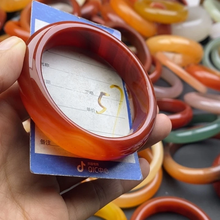 未镶嵌手镯石英质玉