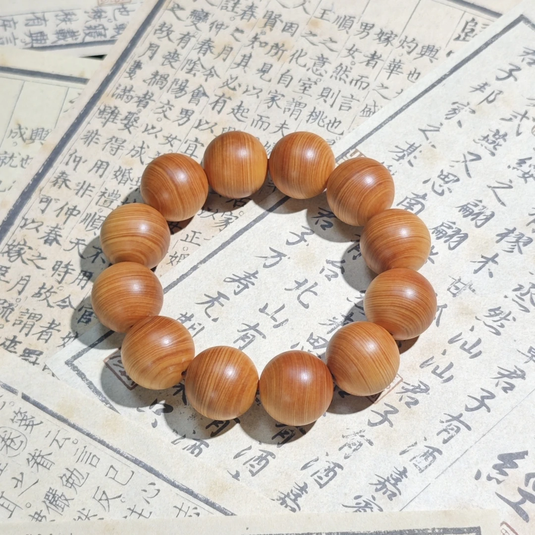 崖柏陈化料手串油性十足玩玻璃底首选