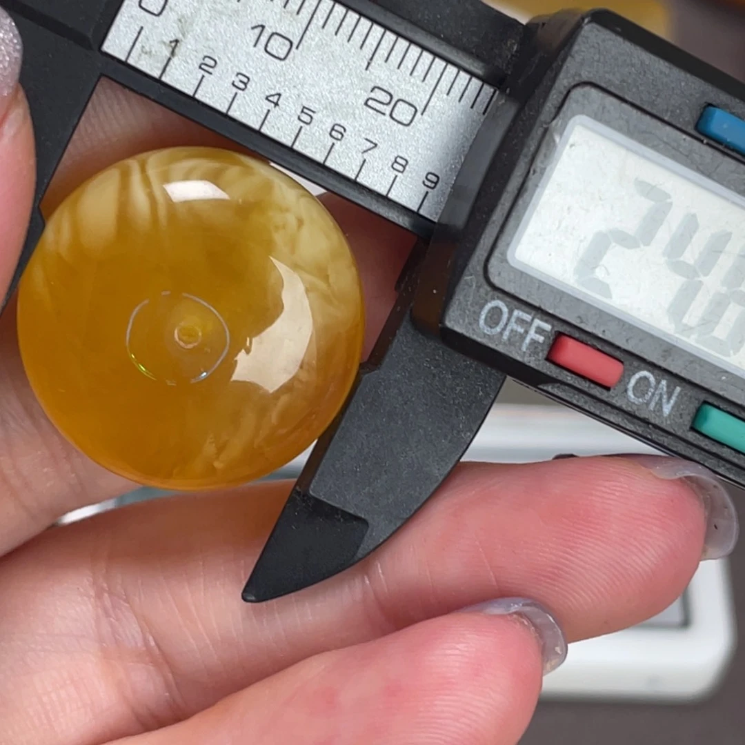 未镶嵌琥珀裸石微瑕307