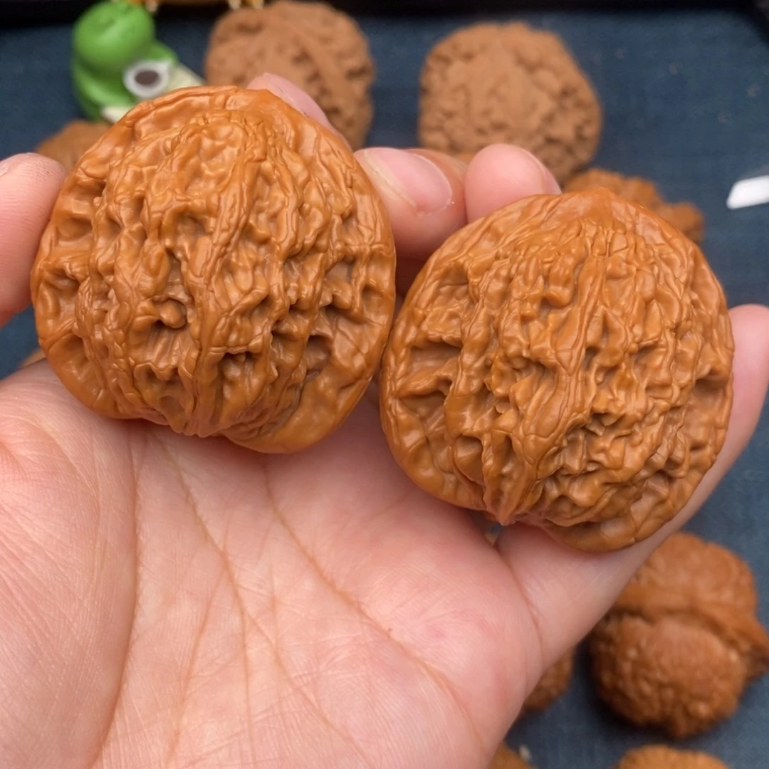 文玩核桃把件45精品麦穗虎头红皮