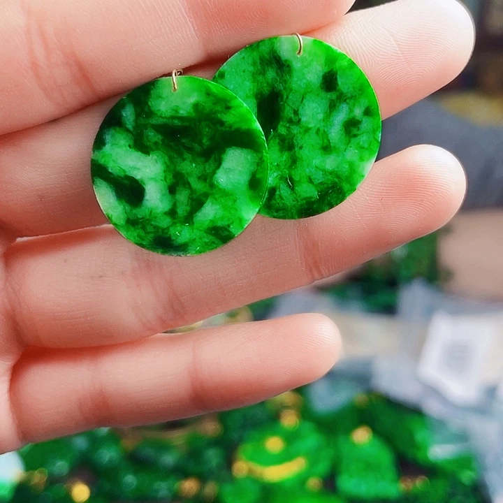 翡翠18K金镶嵌颈饰多样性