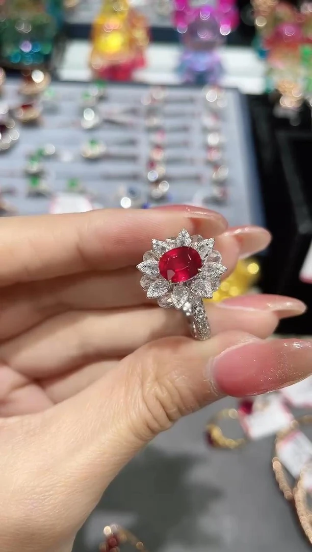 18K金镶嵌天然无烧红宝石戒指 约1.55ct