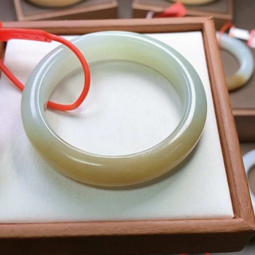 【闪购商品】未镶嵌手镯和田玉