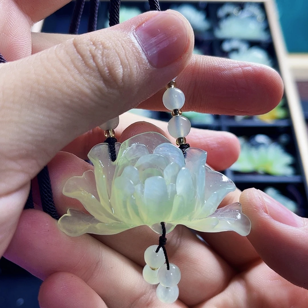 用***3蛇纹石玉未镶嵌颈饰