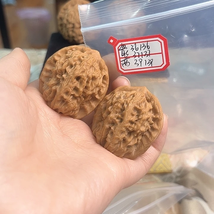 文玩核桃吊坠非嫁接马老四