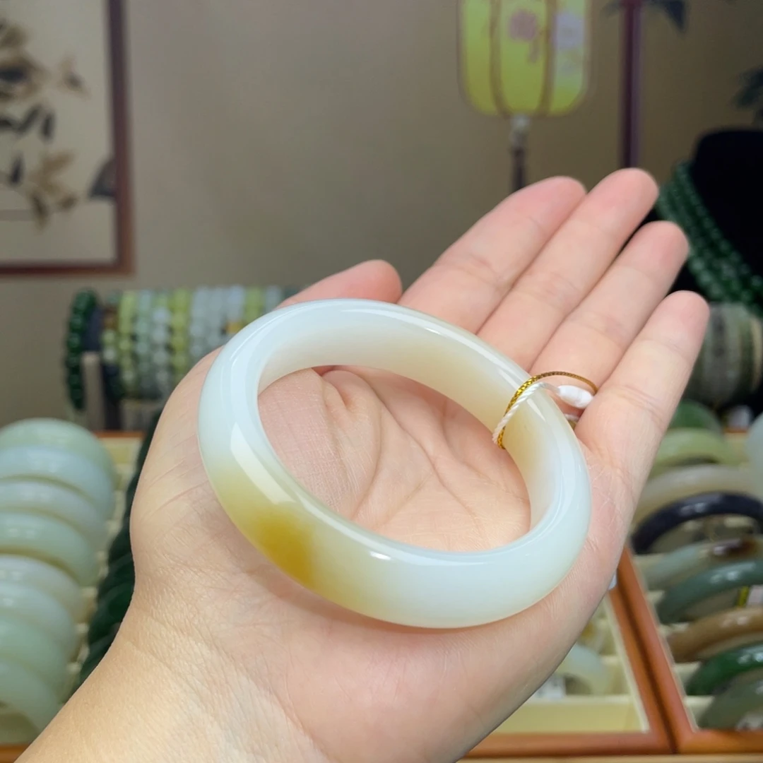 和田玉未镶嵌手镯