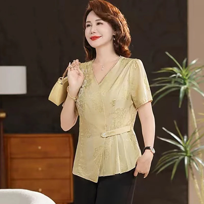 洋气妈妈装新中式国风钉珠小衫套装中老年女夏季时尚V领提花上衣