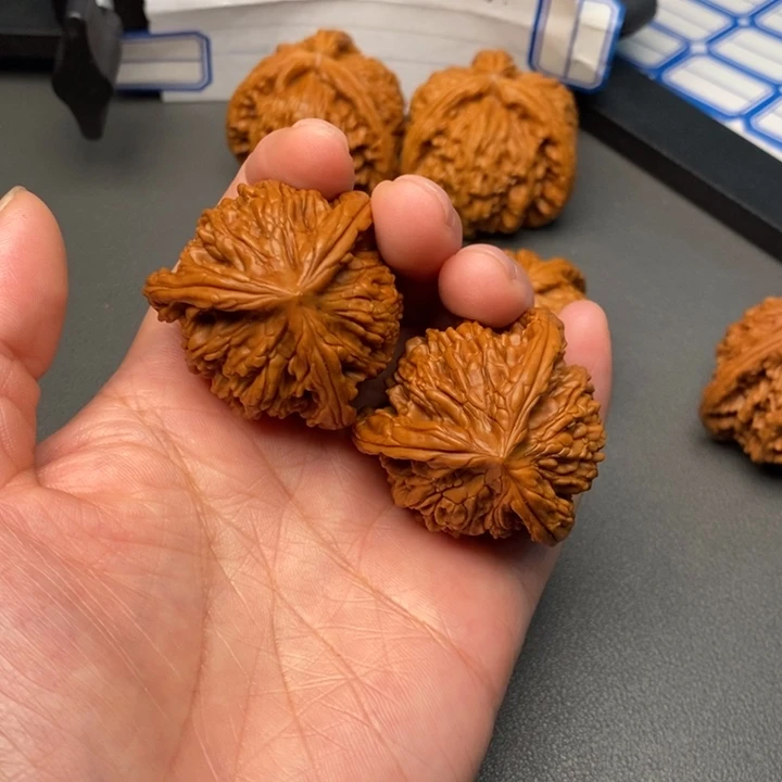 文玩核桃吊坠不*核桃