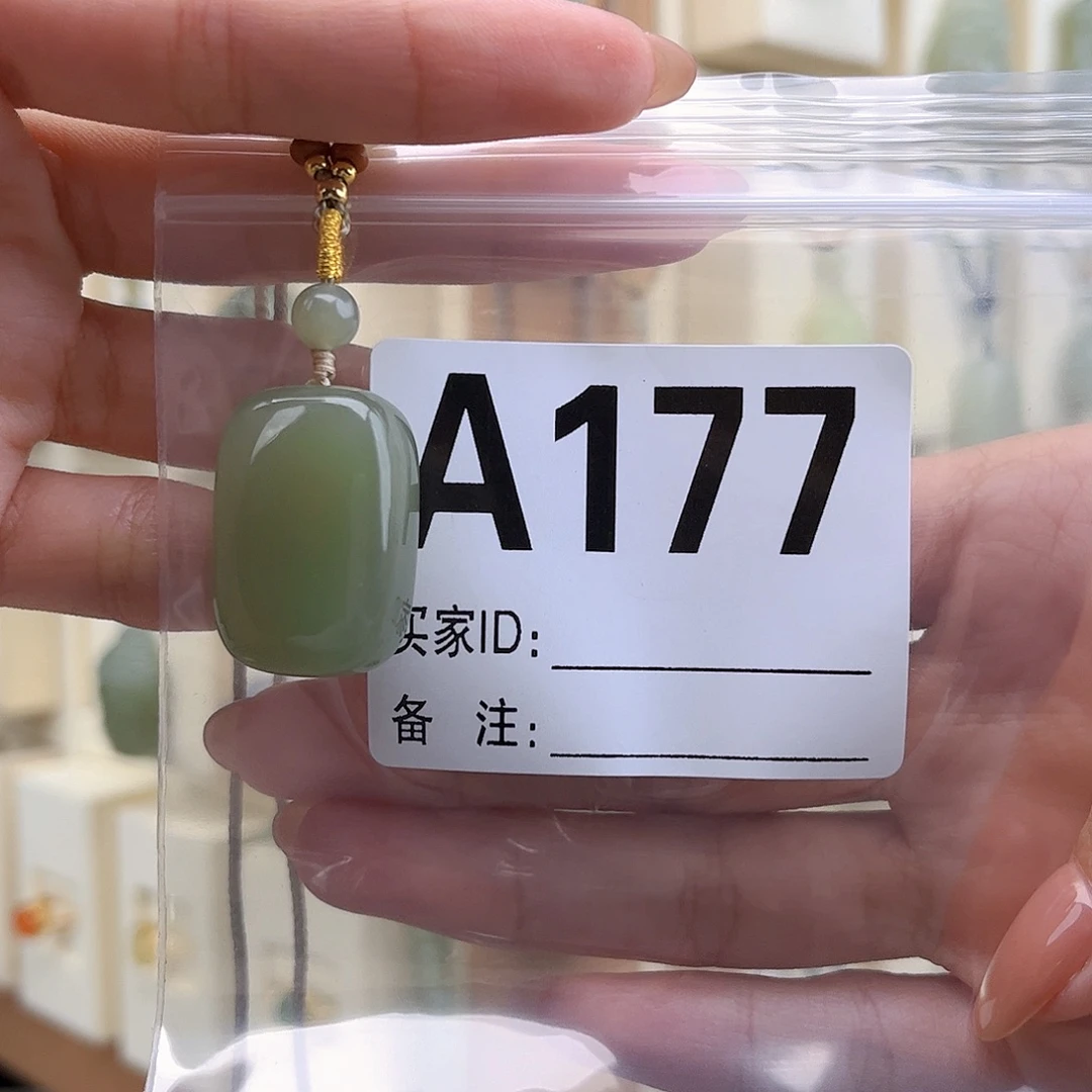 媛***葡和田玉未镶嵌颈饰