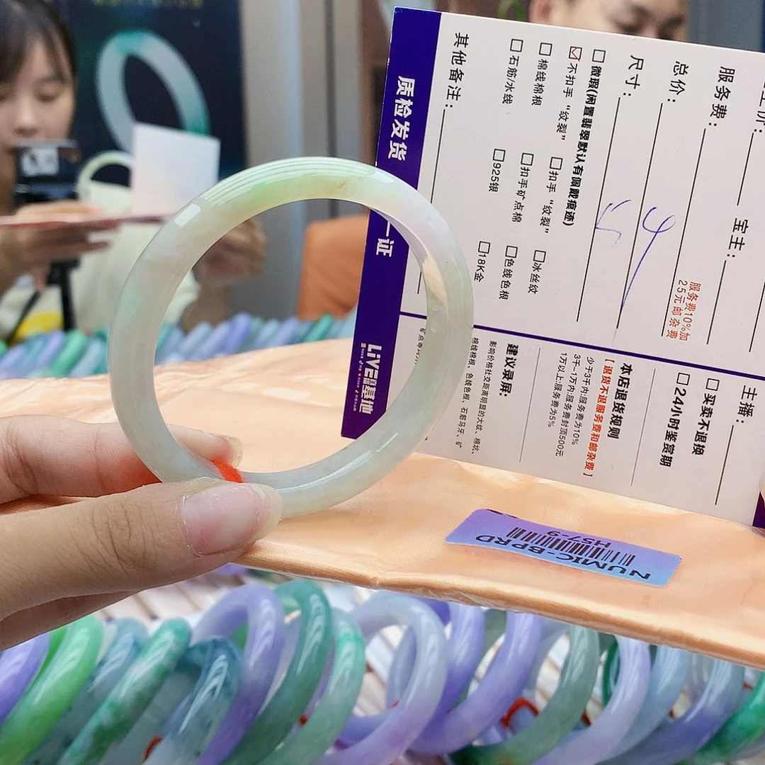 翡翠手镯未镶嵌t