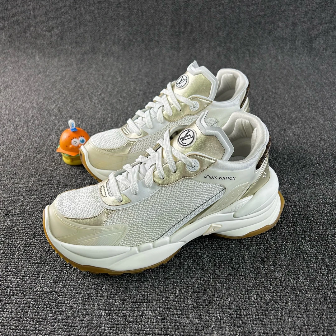 95新 LouisVuitton/路易威登 银色运动鞋38码 HB5519