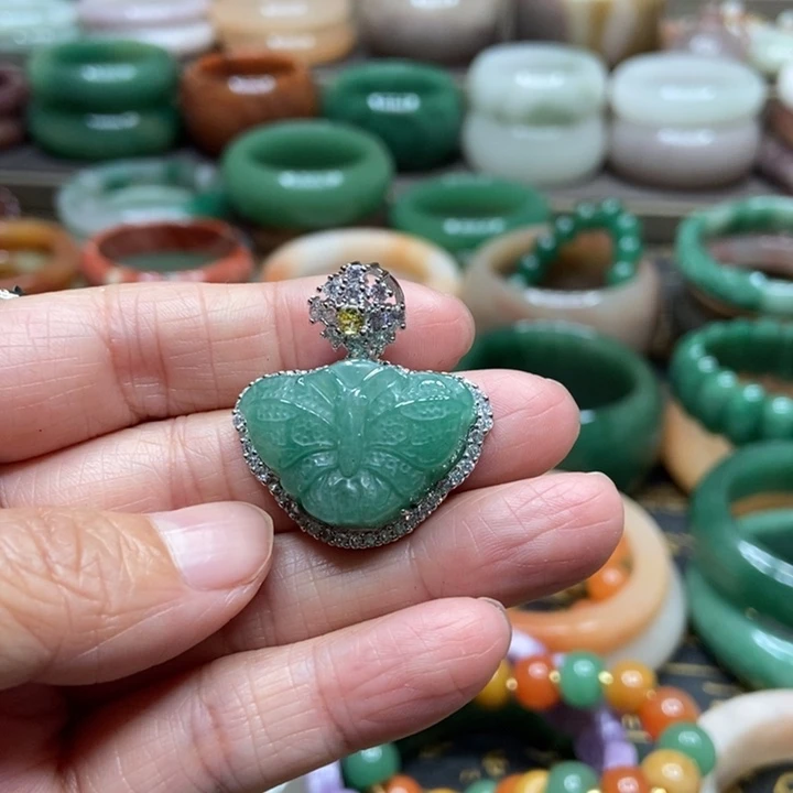 石英质玉手镯未镶嵌