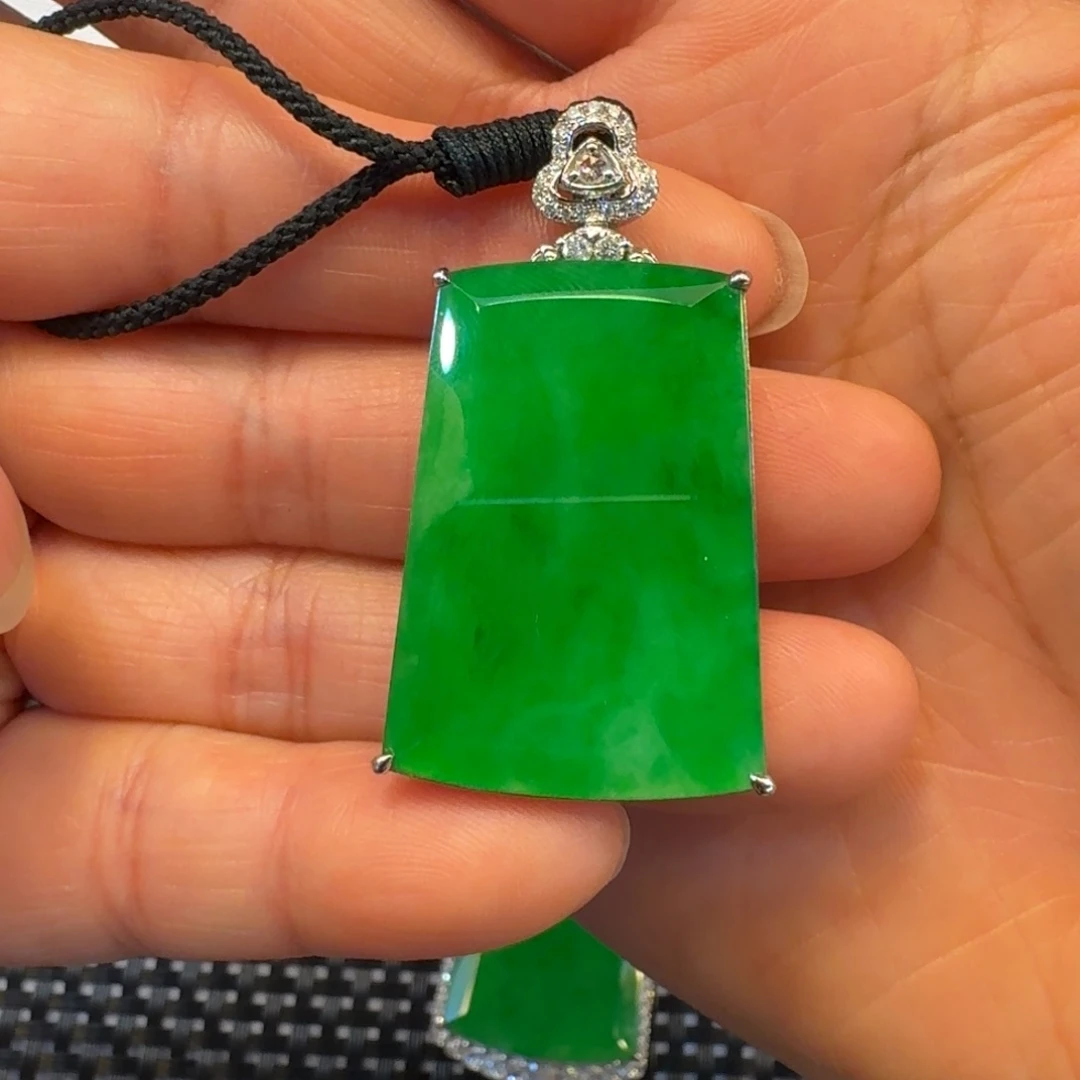 翡翠颈饰18K金镶嵌缅甸翡翠