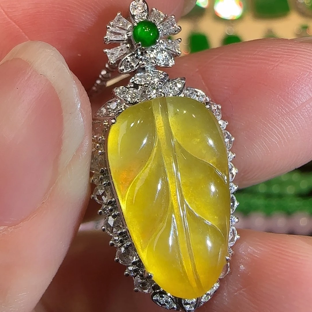 翡翠18K金镶嵌吊坠(赠链)