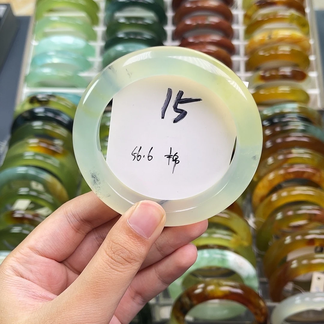 巫***️蛇纹石玉未镶嵌手镯