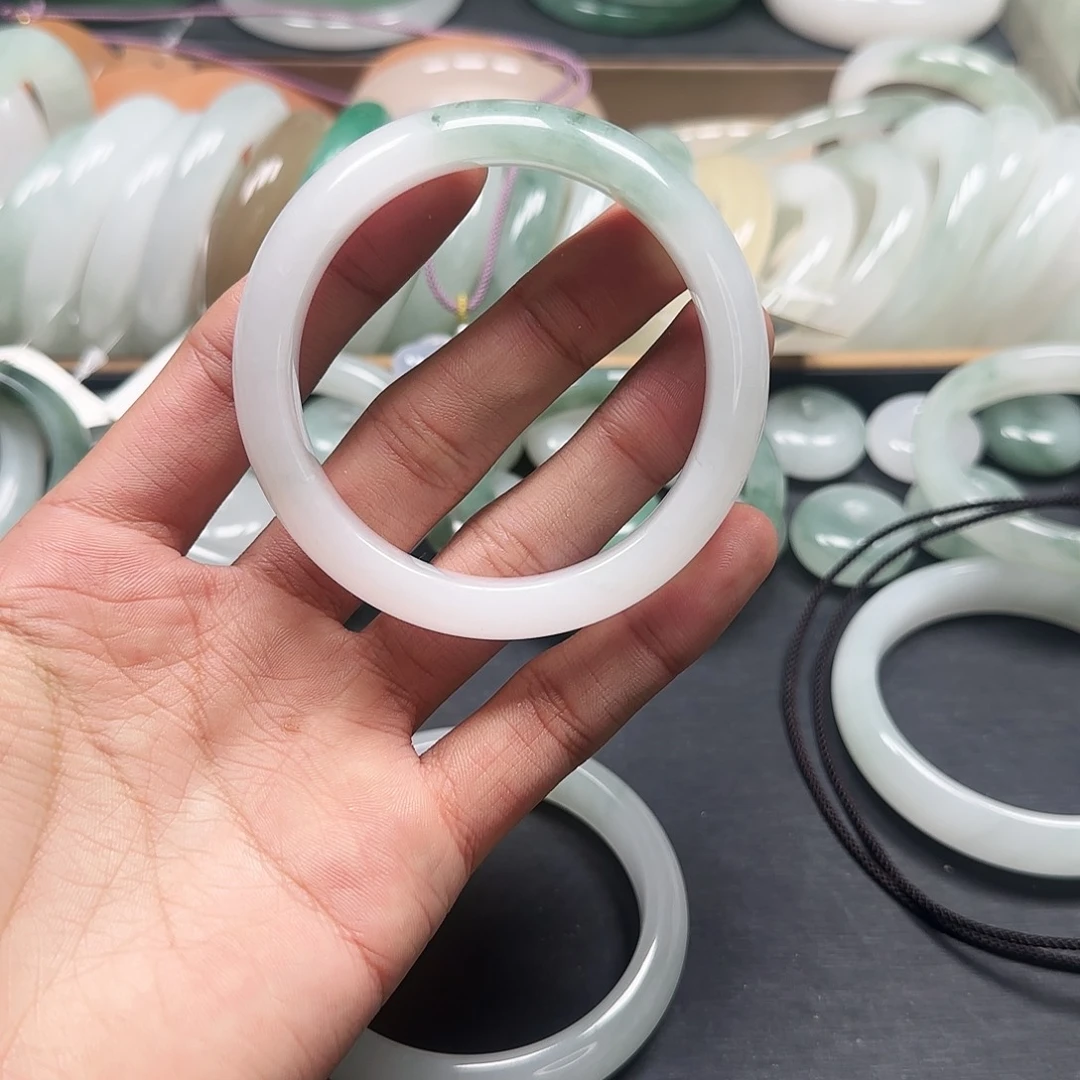 石英质玉未镶嵌手镯58圈口天山翠一口翠