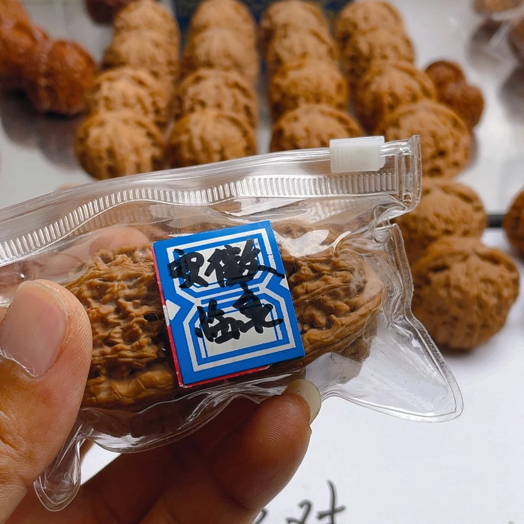 文玩核桃把件安**泉上手不退换，返回限签收当天