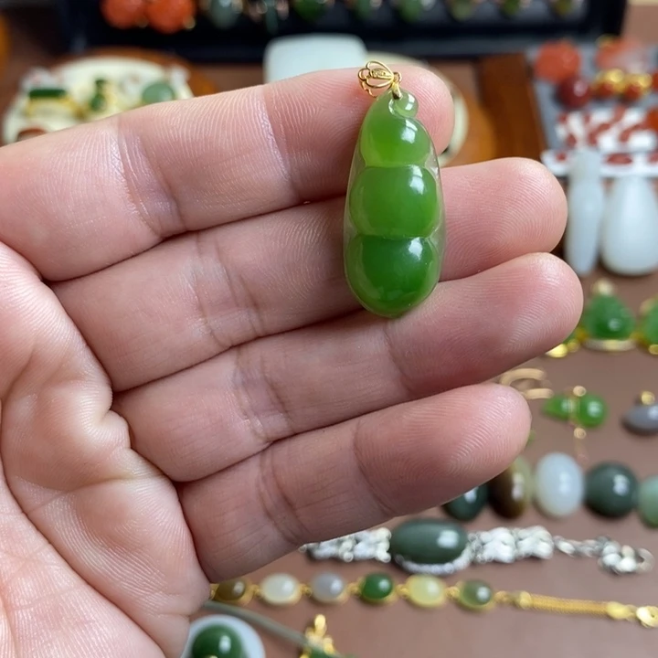 和田玉18K金镶嵌颈饰