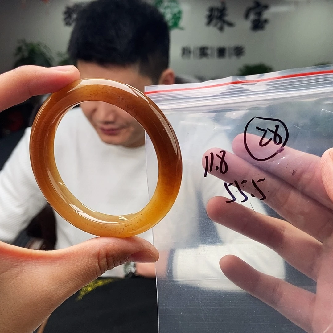 和田玉未镶嵌手镯拍一发一