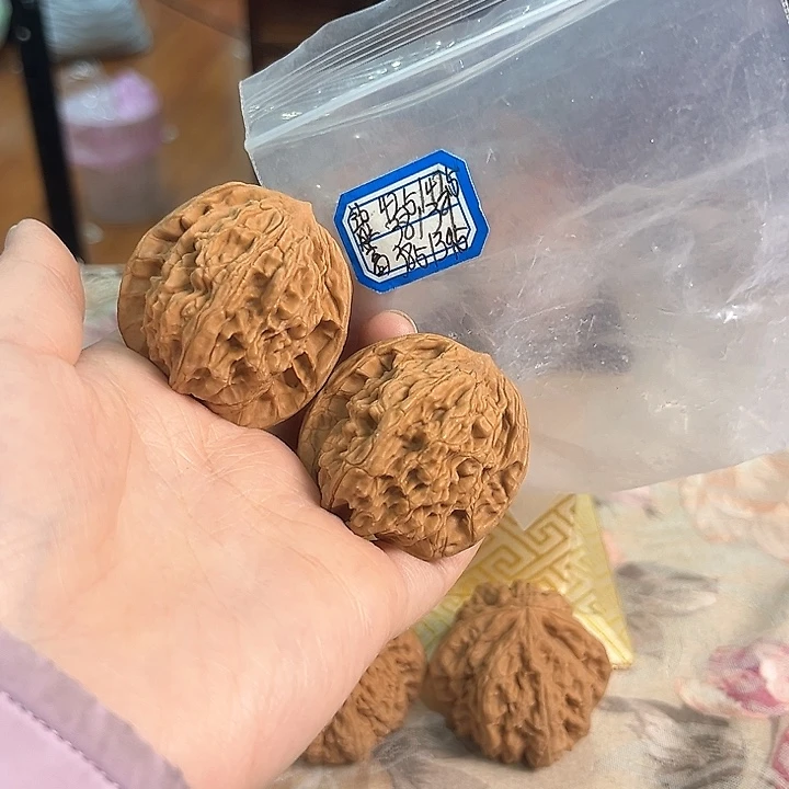 文玩核桃把件麦穗虎头