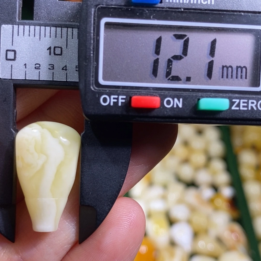 蜜蜡未镶嵌裸石微瑕