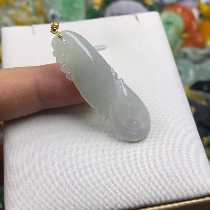 翡翠未镶嵌吊坠(赠链)