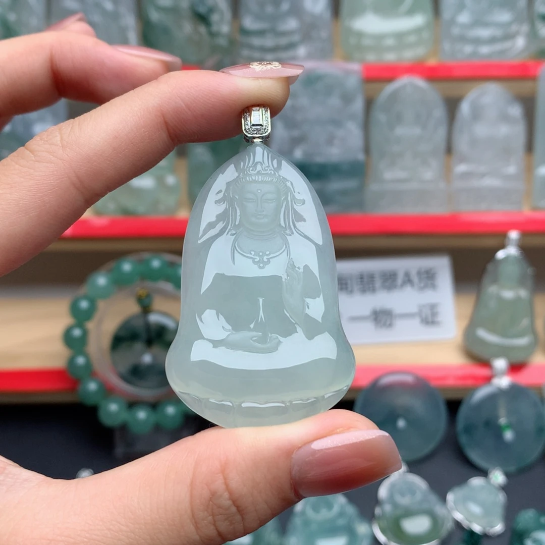 翡翠18K金镶嵌颈饰花****年素衣