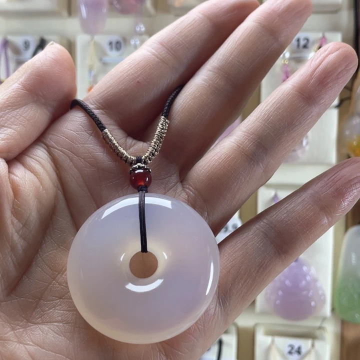 玛瑙/玉髓颈饰未镶嵌东****园