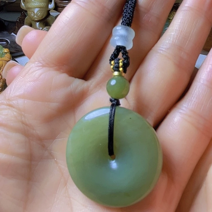 未镶嵌岫岩河磨玉（透闪石质玉）把件