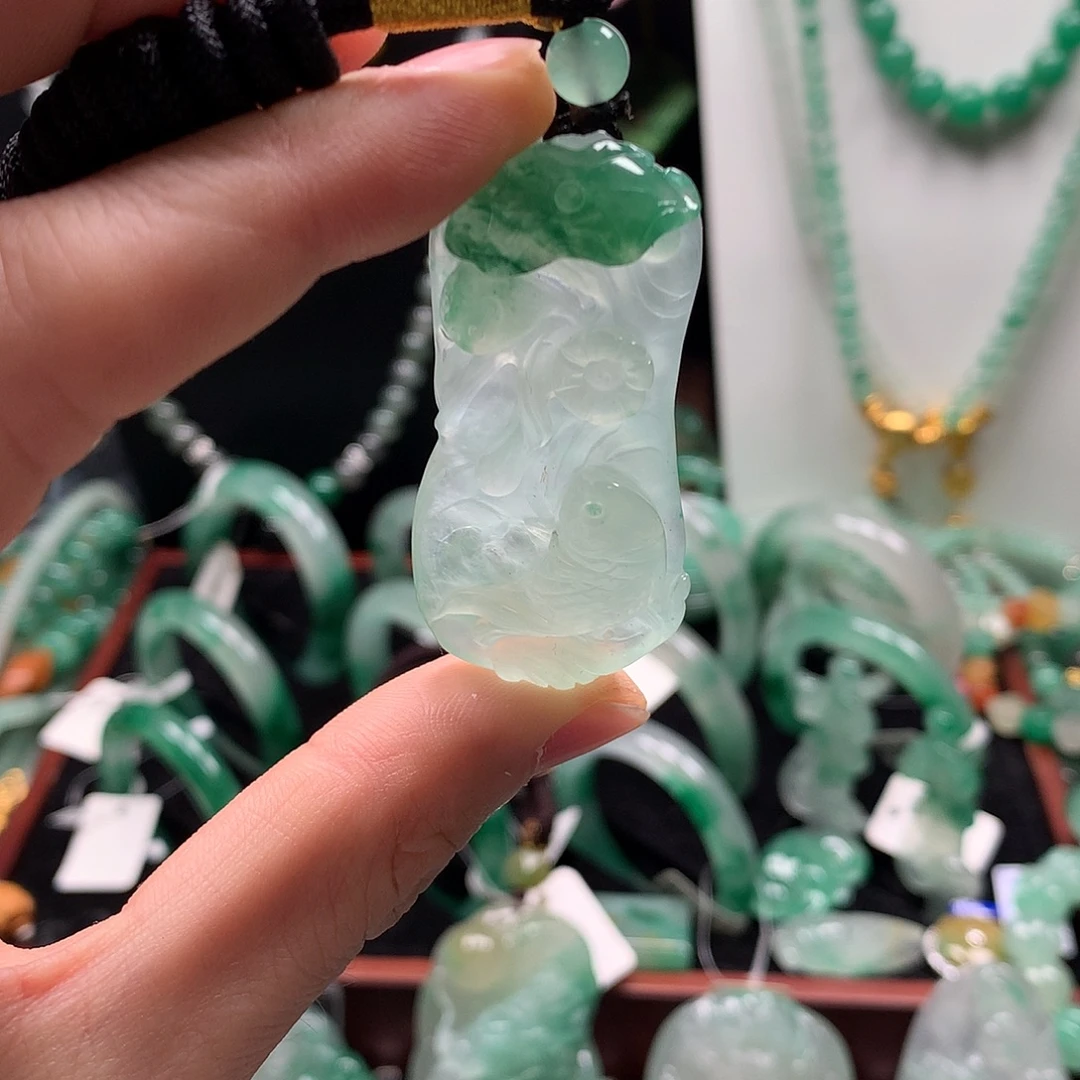 我***字石英质玉未镶嵌吊坠