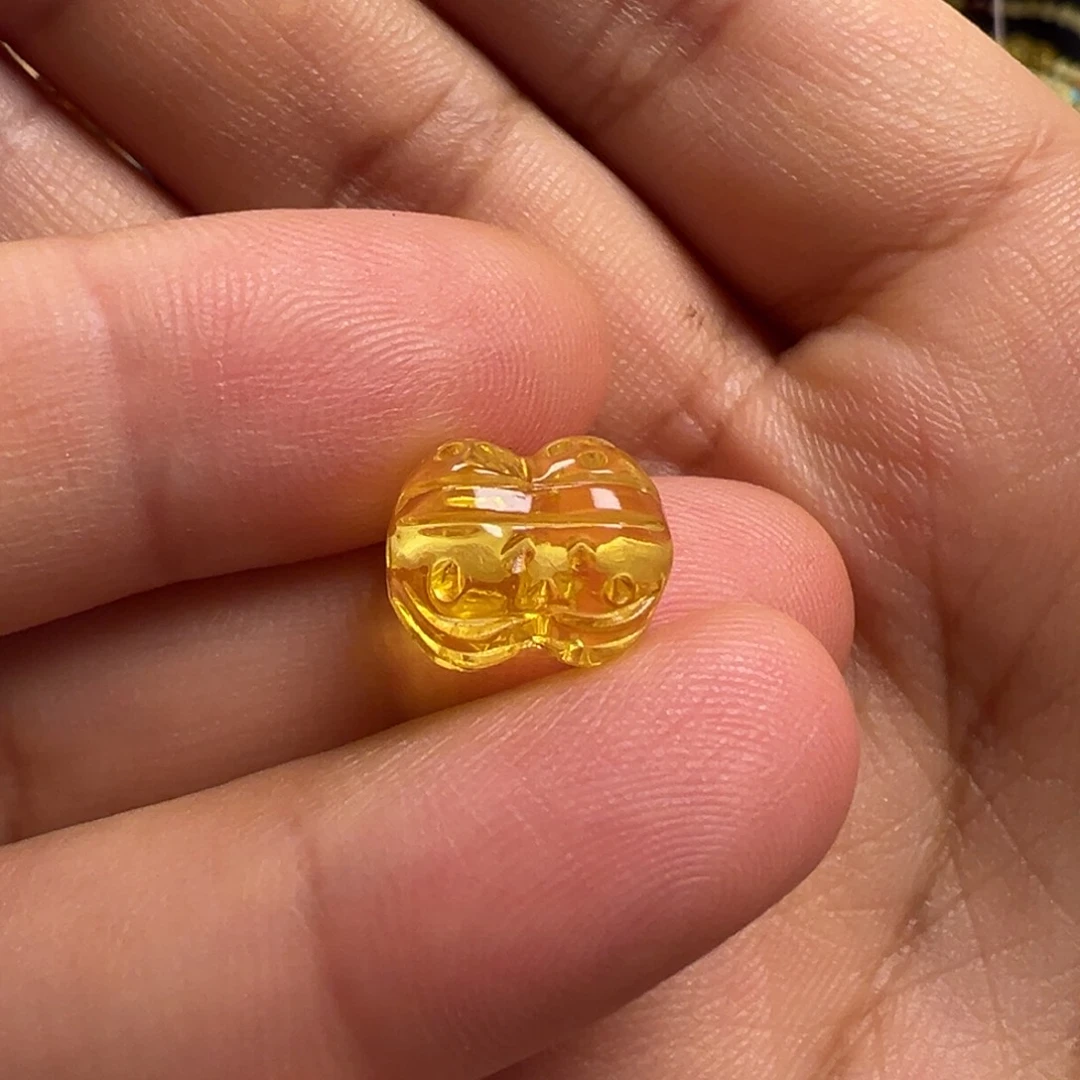 金珀颈饰未镶嵌花生
