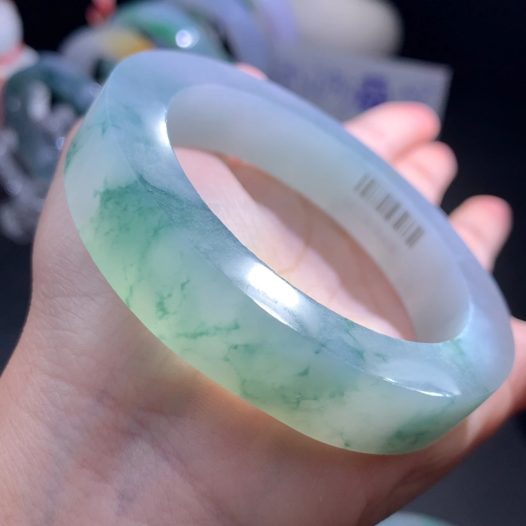 未镶嵌冰蓝花翡翠手镯定制翡翠