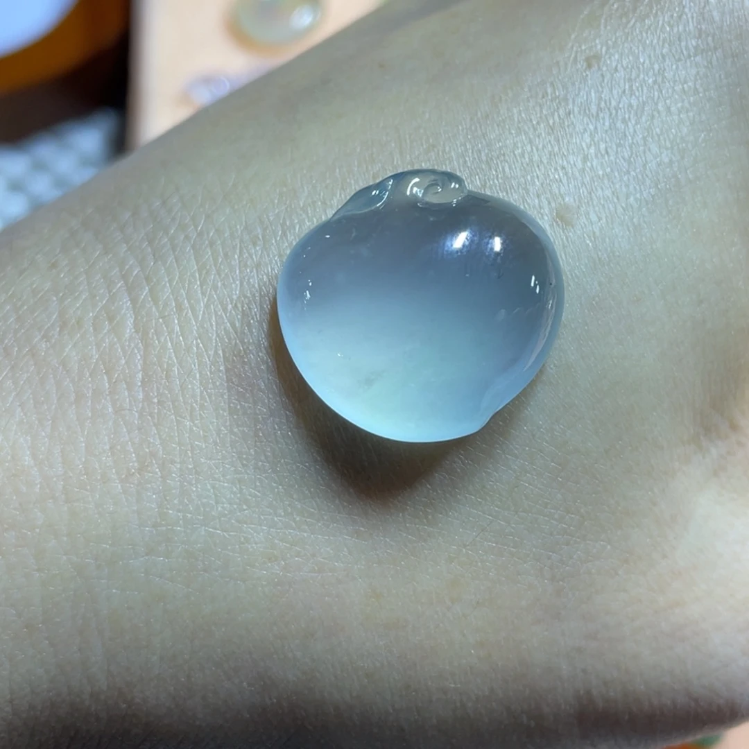 翡翠未镶嵌颈饰桃子