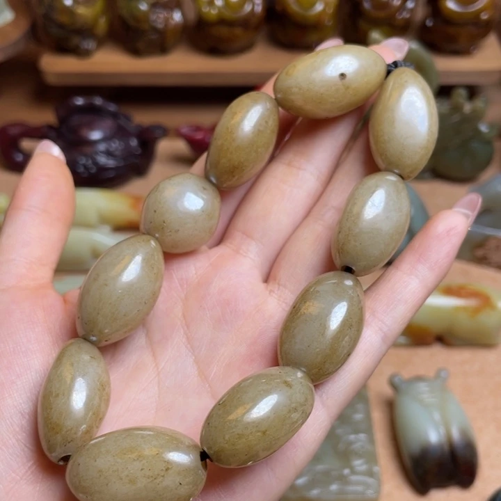 蛇纹石玉未镶嵌颈饰