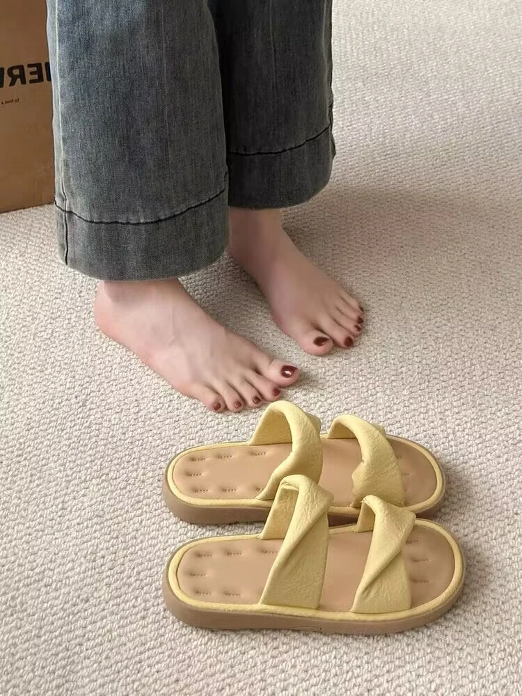 722-1夏季2025女凉鞋平底一字扣凉鞋百搭配裙子水钻拖鞋