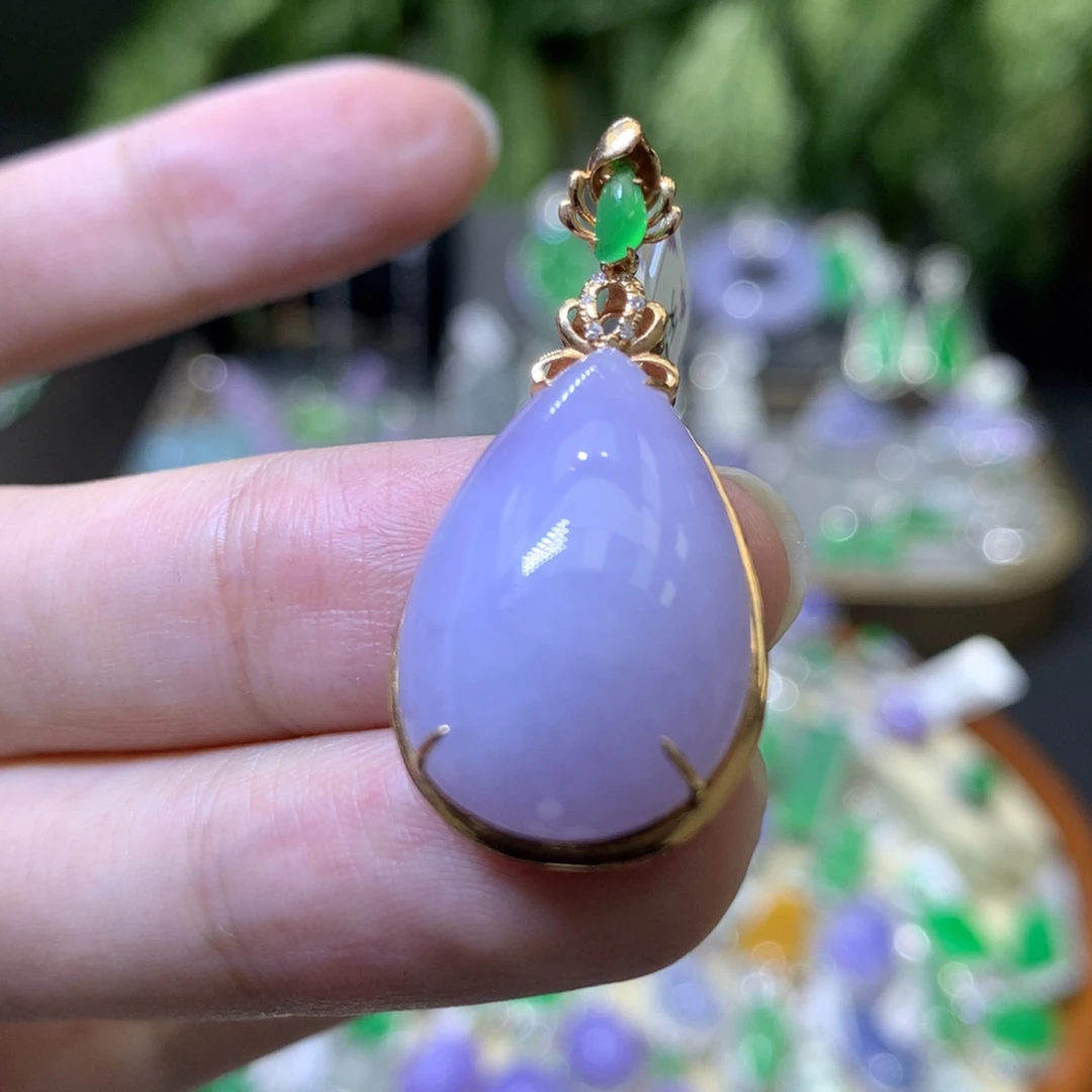 颈饰18K金镶嵌翡翠