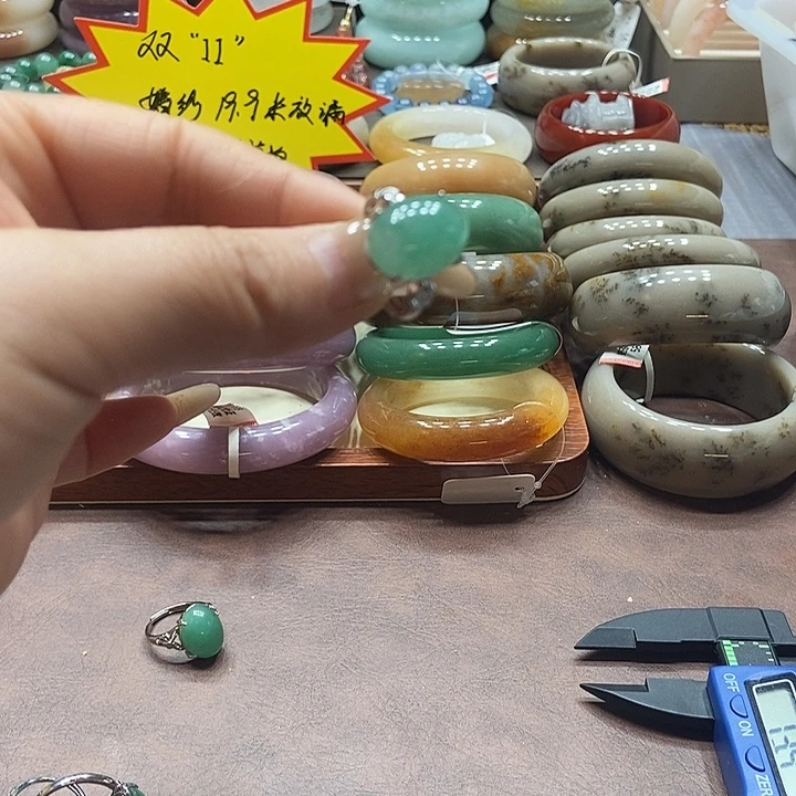 石英质玉未镶嵌手镯