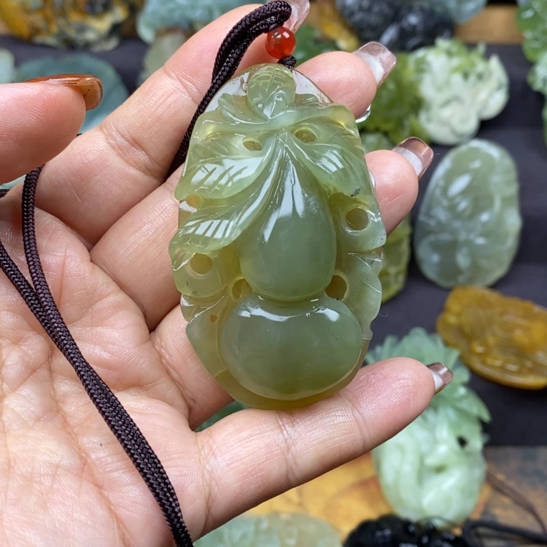 蛇纹石玉颈饰未镶嵌