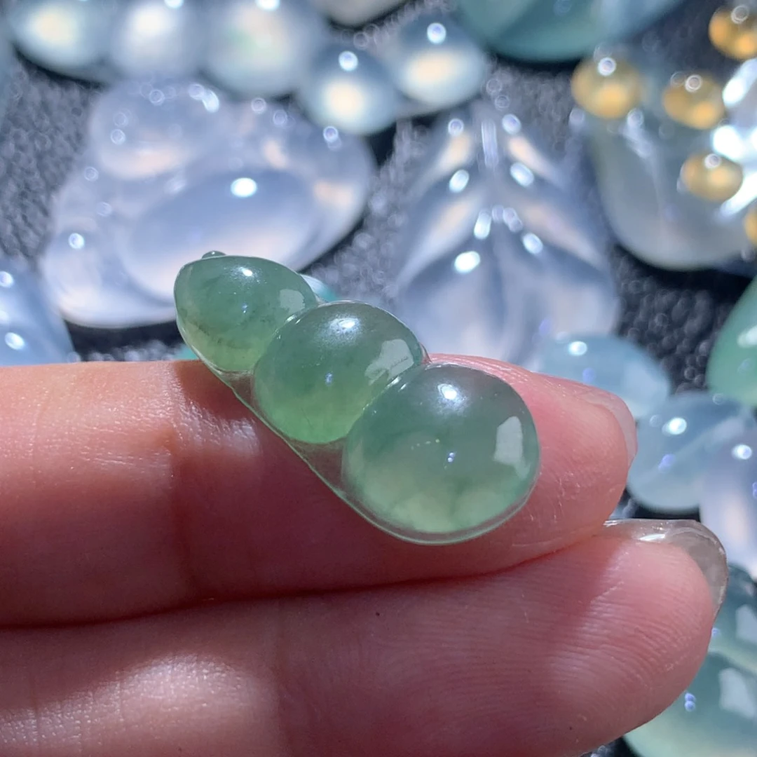 翡翠颈饰未镶嵌缅甸