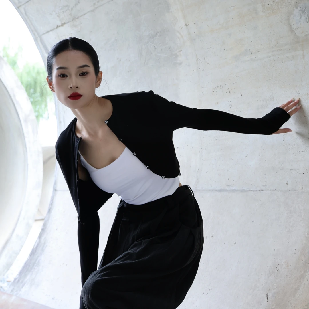 初衣织梦慕斯羊绒系列雪点墨坎肩舞服