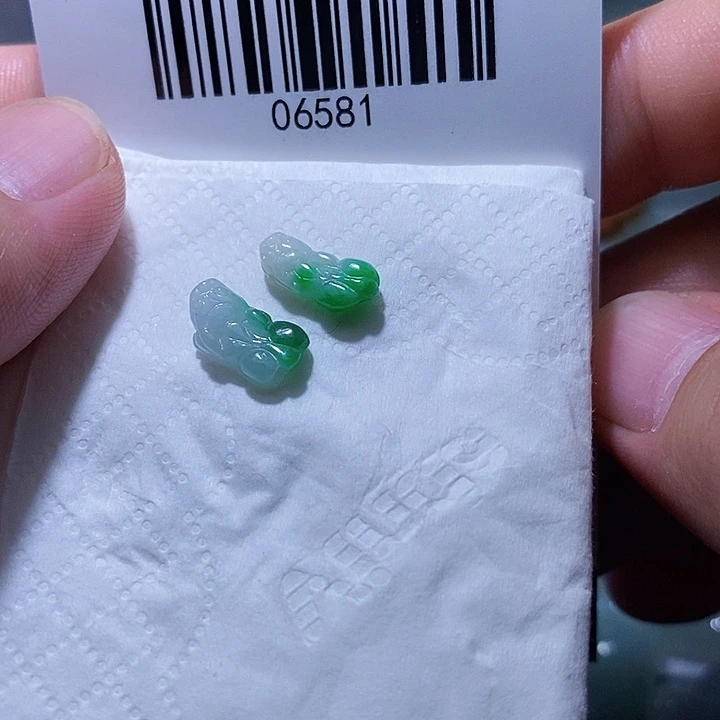 翡翠未镶嵌颈饰天光墟翡翠市场现金代购