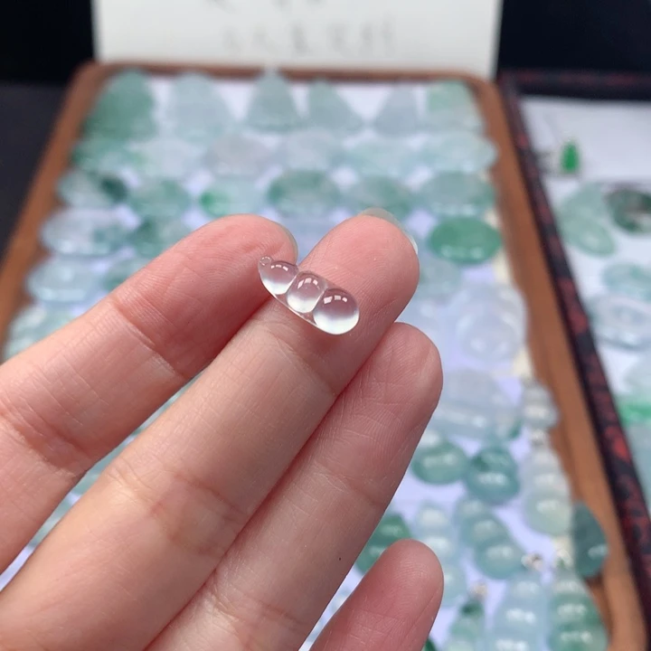 颈饰未镶嵌翡翠高冰福豆