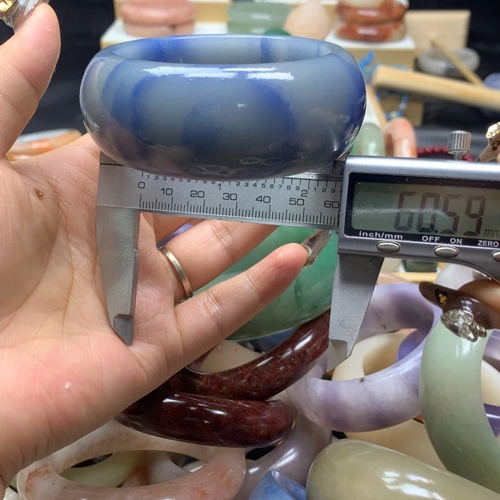 未镶嵌手镯石英质玉