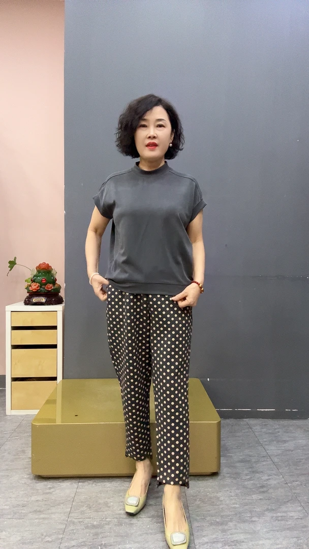 春夏中领纯色百搭上衣
