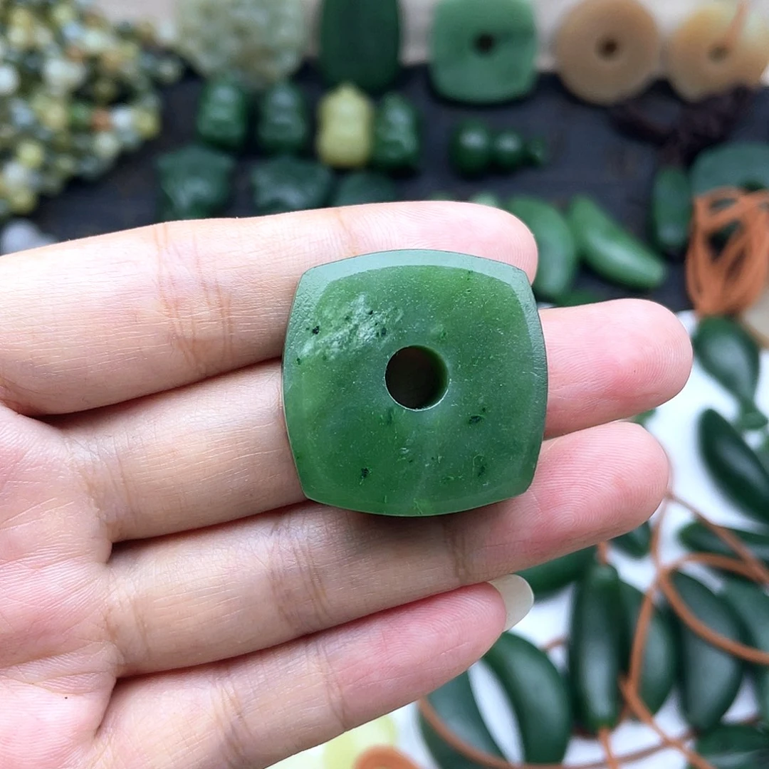 颈饰未镶嵌和田玉小*陈