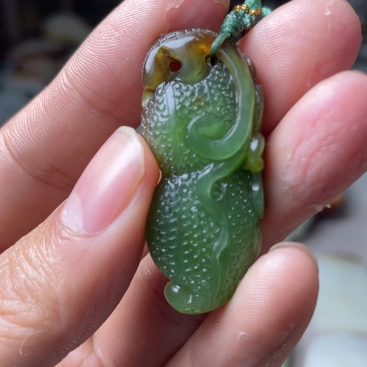 颈饰未镶嵌和田玉（糖玉）