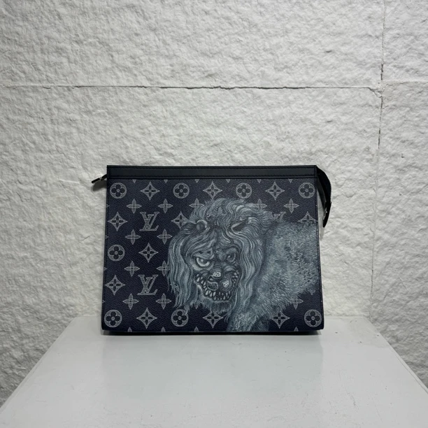 99新 LouisVuitton/路易威登 动物园主题男士洗漱手拿包