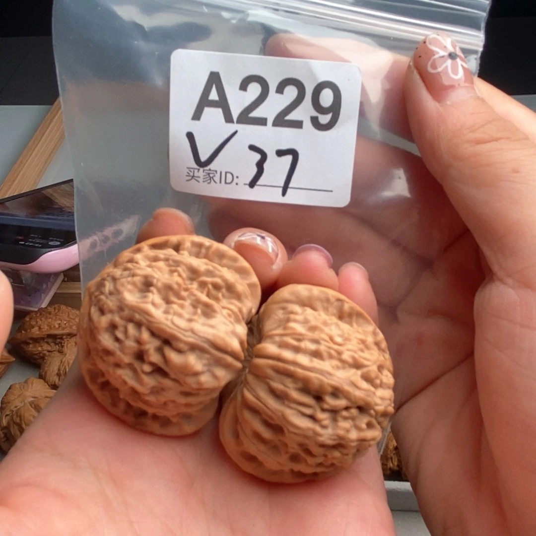 文玩核桃吊坠37三角白