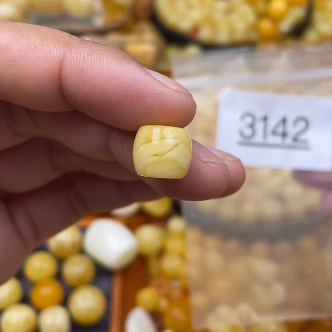 琥珀珠宝奇石未镶嵌11.5 浓蜡直切