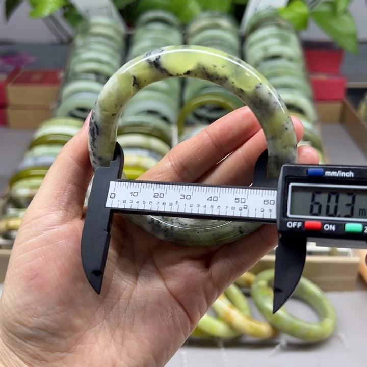 蛇纹石玉未镶嵌手镯63